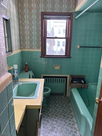 384 Madeline Ave, Garfield City, NJ 07026