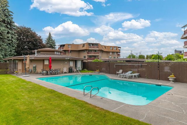 9024 N Country Homes Blvd, Spokane, WA 99218