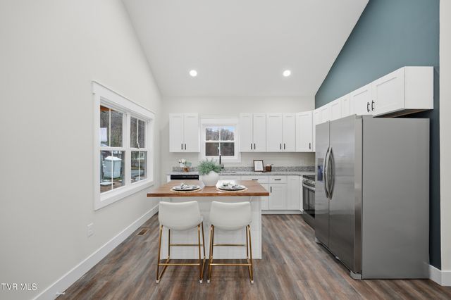 389 Wallace Pike, Bristol, VA 24201