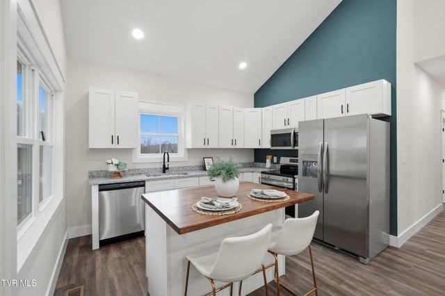 389 Wallace Pike, Bristol, VA 24201