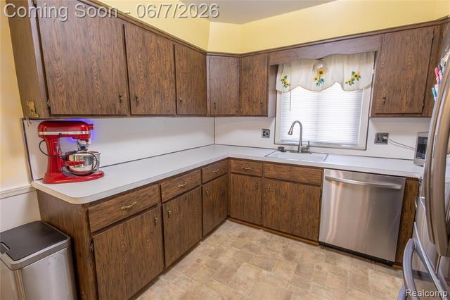 29447 Ravine Drive, Livonia, MI 48152