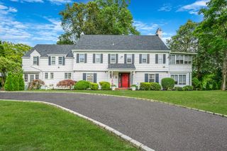 5 Kohlsaat Court, Smithtown, NY 11787