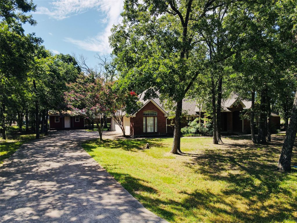 4000 Willow Brook Circle, Terrell, TX 75160