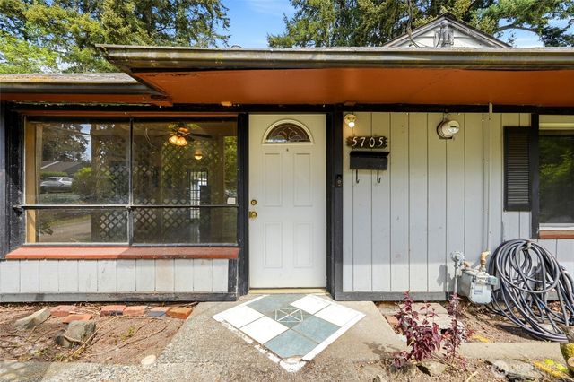 5705 238th Street SW, Mountlake Terrace, WA 98043
