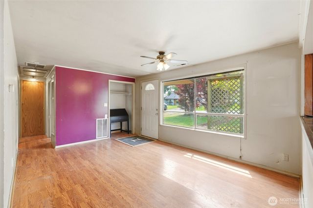 5705 238th Street SW, Mountlake Terrace, WA 98043