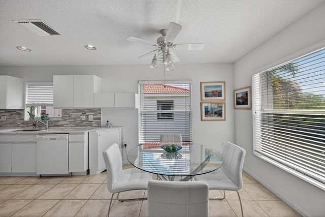 7676 Springwater Place 201, Boynton Beach, FL 33437