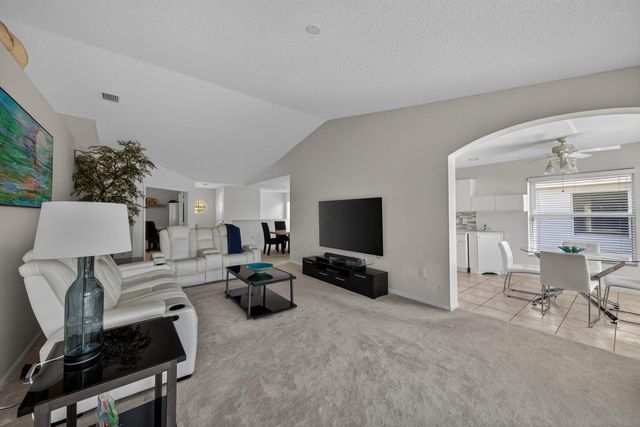 7676 Springwater Place 201, Boynton Beach, FL 33437