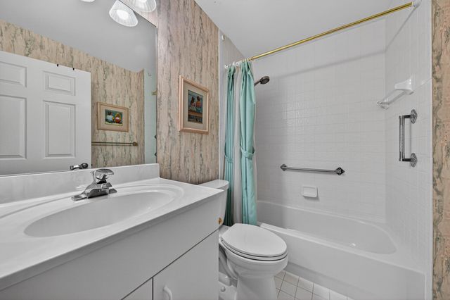 7676 Springwater Place 201, Boynton Beach, FL 33437