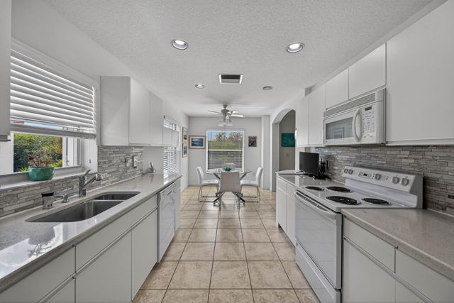 7676 Springwater Place 201, Boynton Beach, FL 33437