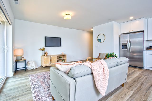 9396 Landings Lane 307, Des Plaines, IL 60016