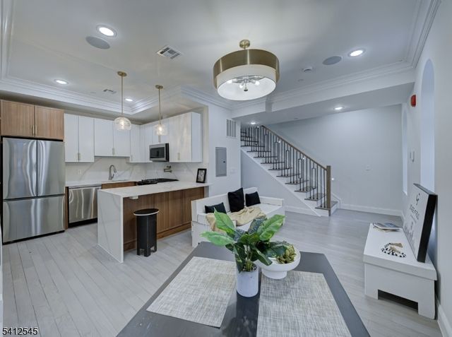 133 Clifton Pl 2, Jersey City, NJ 07304