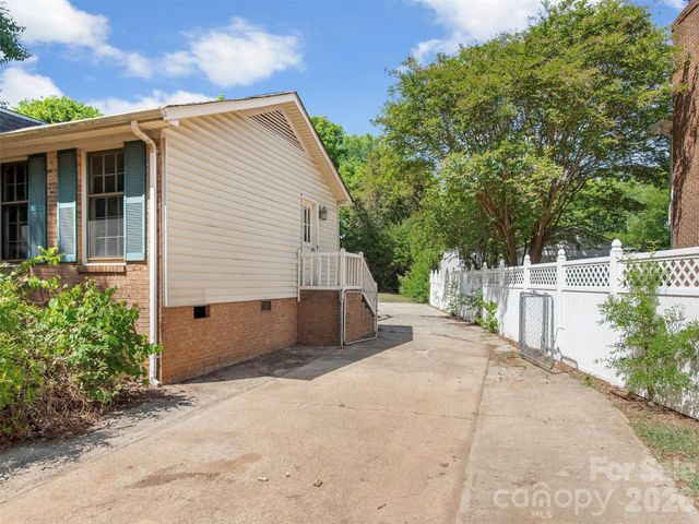 12301 Oakhaven Drive, Charlotte, NC 28273