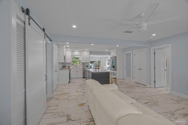 306 Shoreline Dr, Gulf Breeze, FL 32561