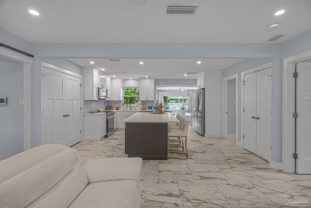 306 Shoreline Dr, Gulf Breeze, FL 32561