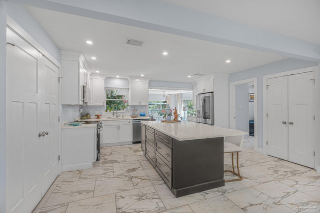 306 Shoreline Dr, Gulf Breeze, FL 32561