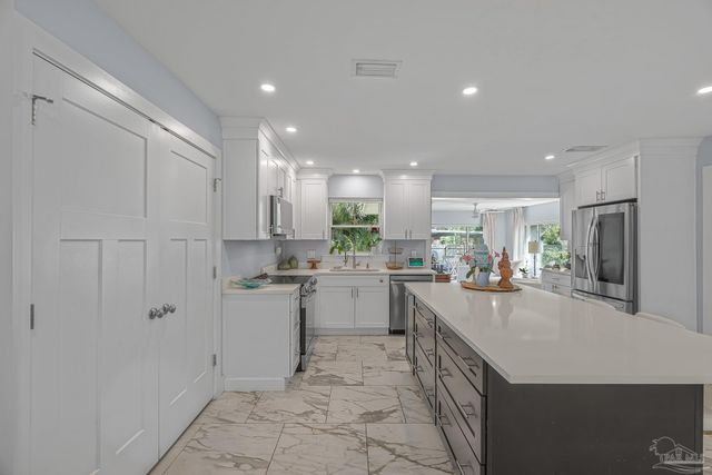 306 Shoreline Dr, Gulf Breeze, FL 32561