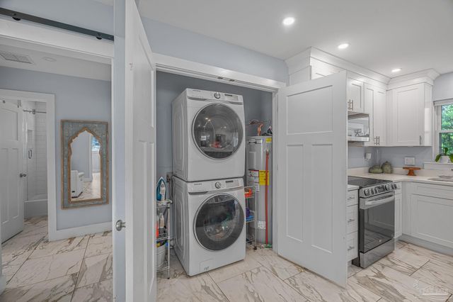 306 Shoreline Dr, Gulf Breeze, FL 32561