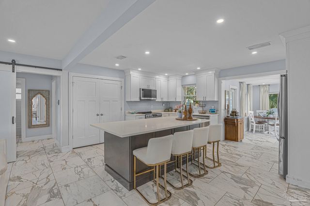 306 Shoreline Dr, Gulf Breeze, FL 32561