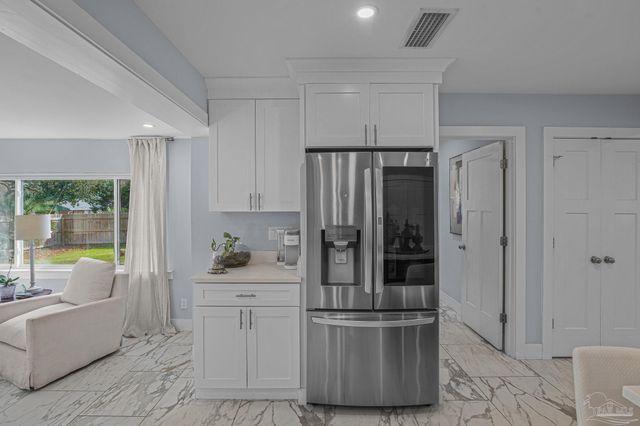 306 Shoreline Dr, Gulf Breeze, FL 32561