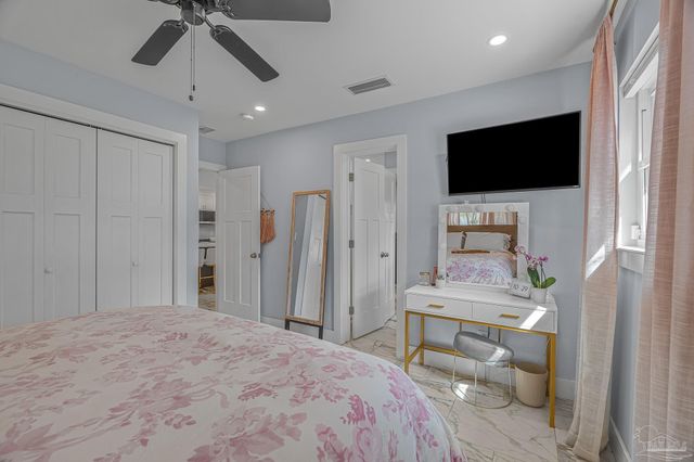 306 Shoreline Dr, Gulf Breeze, FL 32561