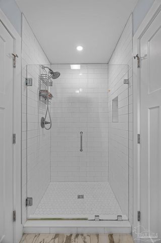 306 Shoreline Dr, Gulf Breeze, FL 32561