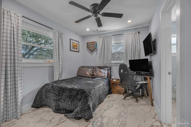 306 Shoreline Dr, Gulf Breeze, FL 32561