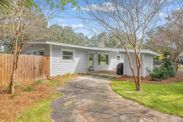 306 Shoreline Dr, Gulf Breeze, FL 32561