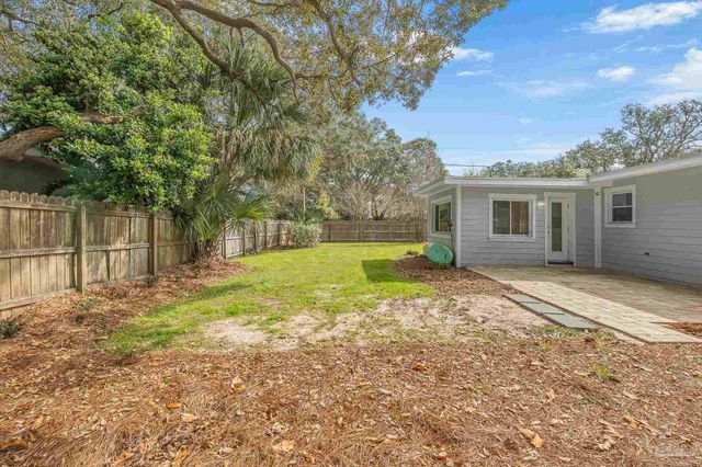 306 Shoreline Dr, Gulf Breeze, FL 32561