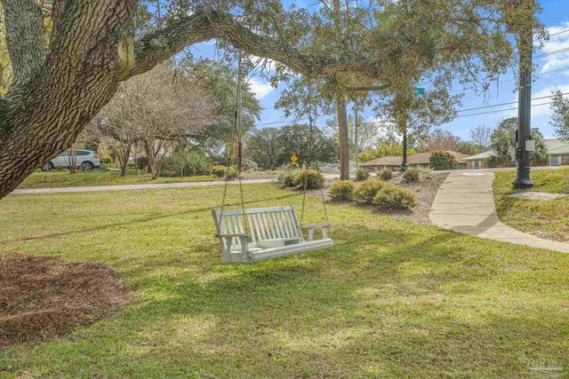 306 Shoreline Dr, Gulf Breeze, FL 32561