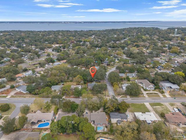 306 Shoreline Dr, Gulf Breeze, FL 32561