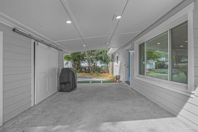 306 Shoreline Dr, Gulf Breeze, FL 32561