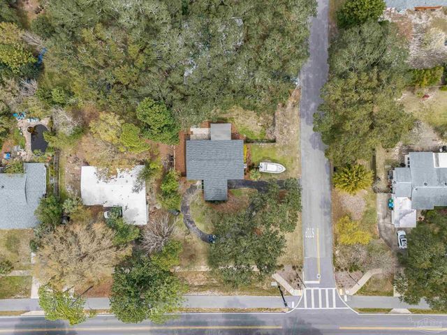 306 Shoreline Dr, Gulf Breeze, FL 32561