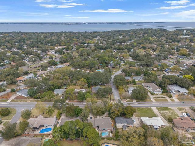 306 Shoreline Dr, Gulf Breeze, FL 32561