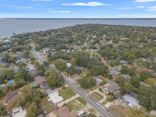 306 Shoreline Dr, Gulf Breeze, FL 32561