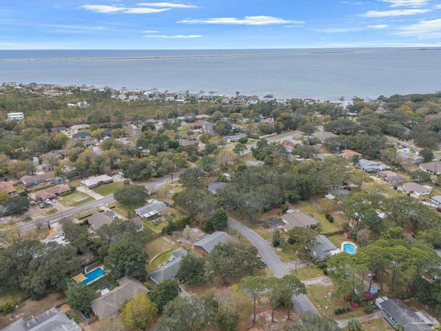 306 Shoreline Dr, Gulf Breeze, FL 32561