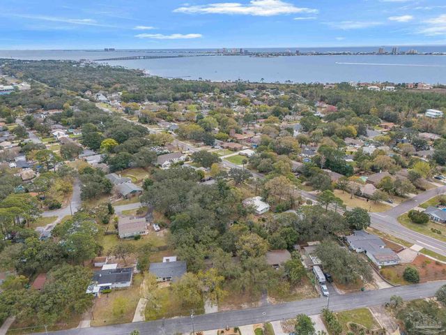 306 Shoreline Dr, Gulf Breeze, FL 32561