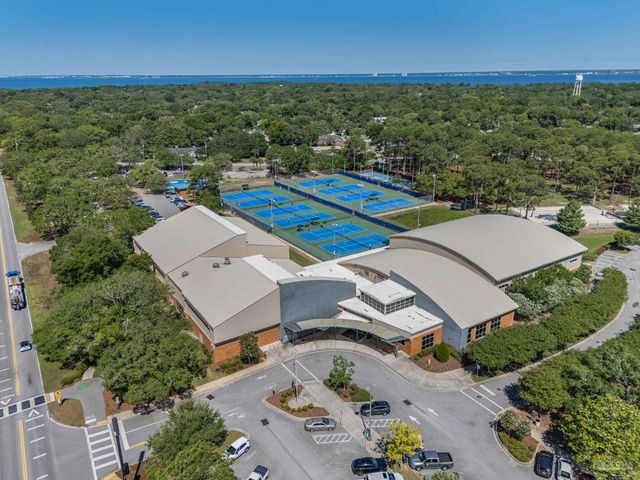 306 Shoreline Dr, Gulf Breeze, FL 32561