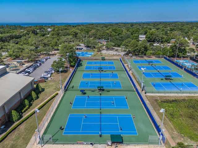 306 Shoreline Dr, Gulf Breeze, FL 32561