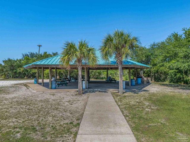 306 Shoreline Dr, Gulf Breeze, FL 32561