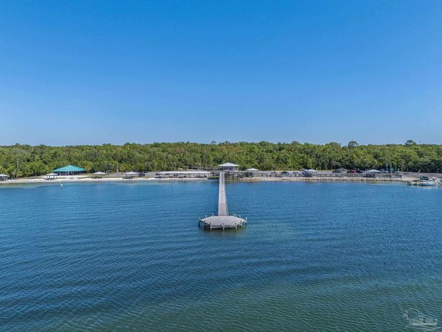 306 Shoreline Dr, Gulf Breeze, FL 32561