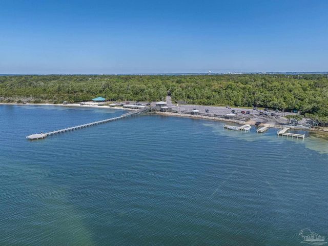 306 Shoreline Dr, Gulf Breeze, FL 32561