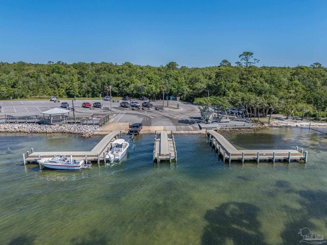 306 Shoreline Dr, Gulf Breeze, FL 32561