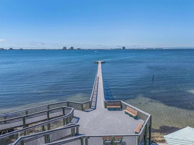 306 Shoreline Dr, Gulf Breeze, FL 32561