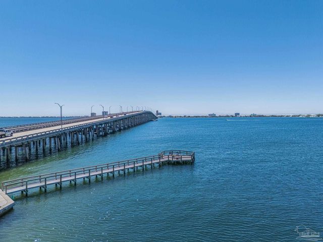 306 Shoreline Dr, Gulf Breeze, FL 32561
