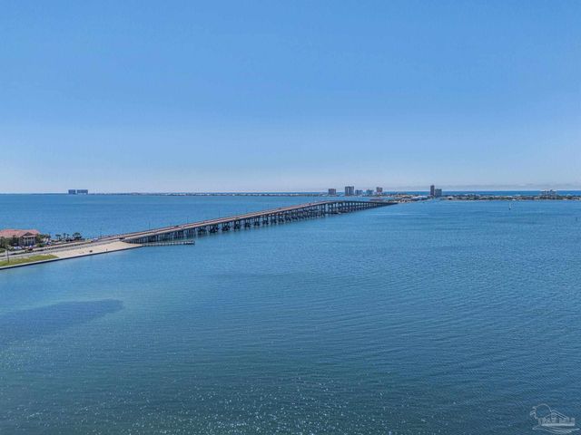 306 Shoreline Dr, Gulf Breeze, FL 32561