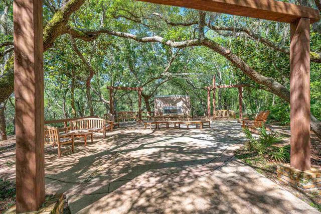 306 Shoreline Dr, Gulf Breeze, FL 32561