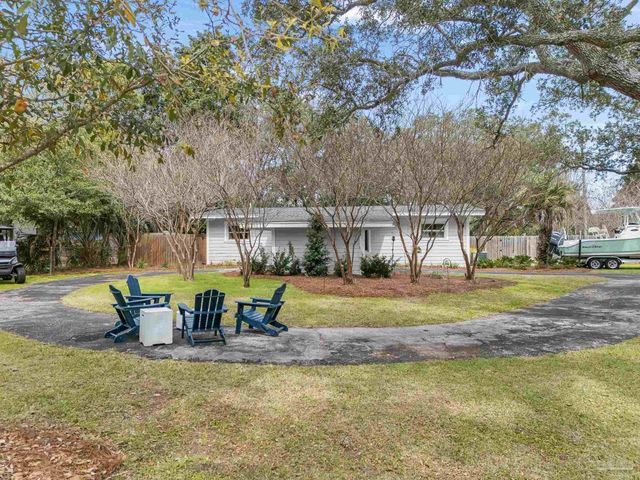 306 Shoreline Dr, Gulf Breeze, FL 32561