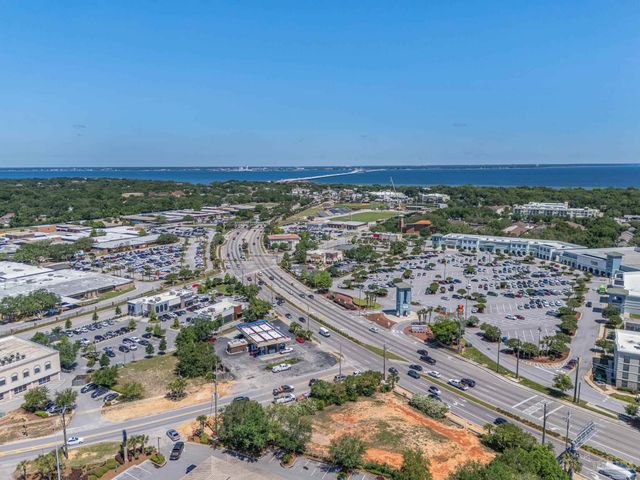 306 Shoreline Dr, Gulf Breeze, FL 32561