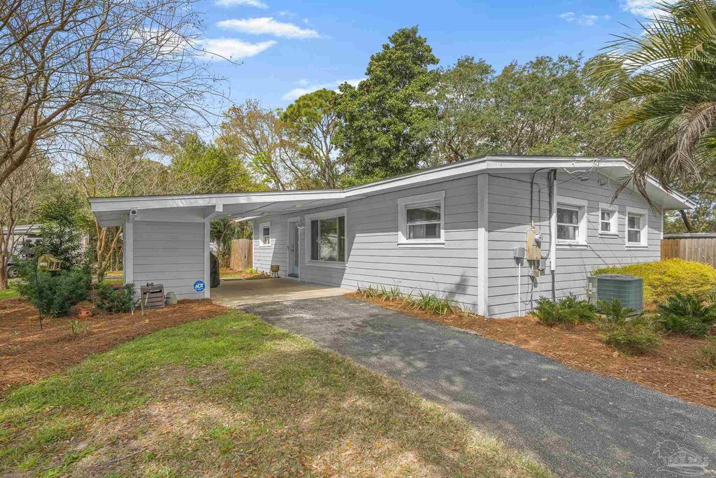 306 Shoreline Dr, Gulf Breeze, FL 32561