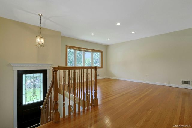 19 Von Beaste Lane, Congers, NY 10920